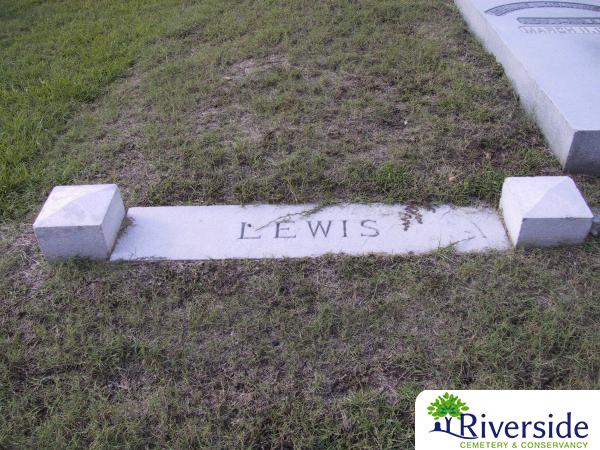 Family Monument Photo