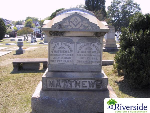 Family Monument Photo