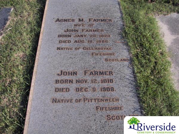 Family Monument Photo