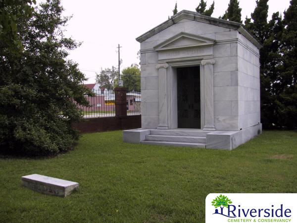 Family Monument Photo