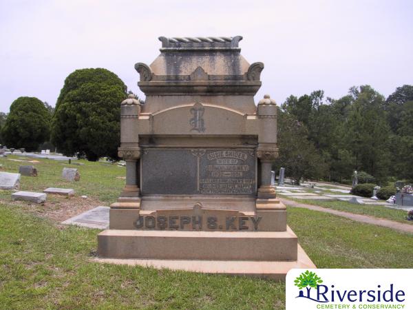 Family Monument Photo