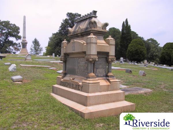Family Monument Photo