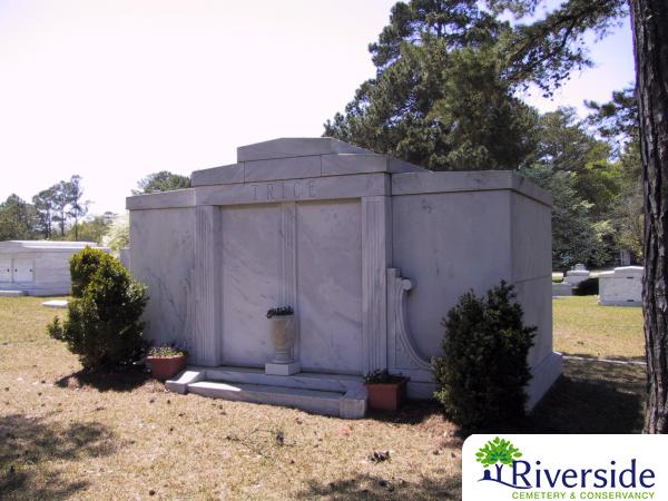 Family Monument Photo