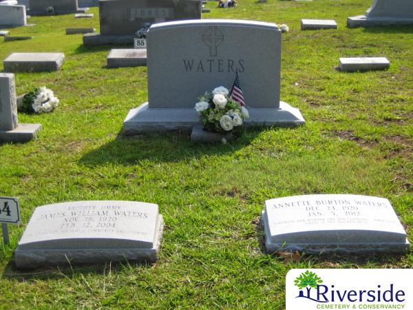 Family Monument Photo