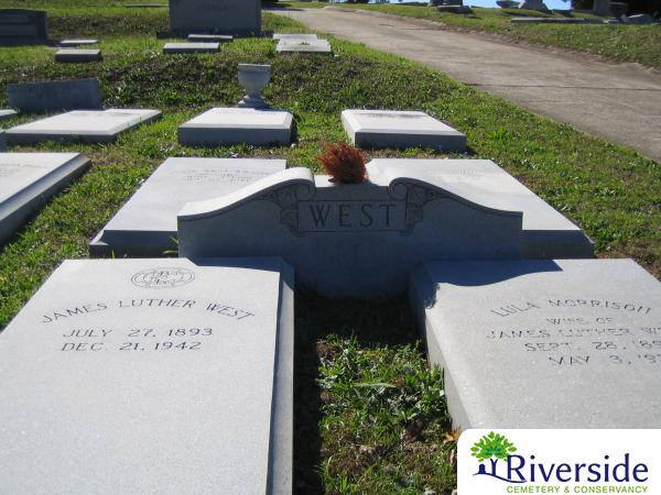 Family Monument Photo