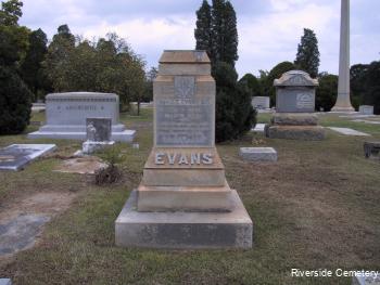 Family Monument Photo