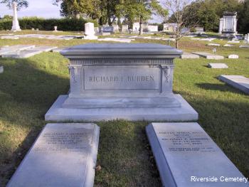 Family Monument Photo