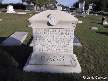Family Monument Photo
