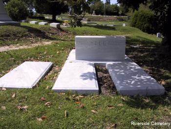 Family Monument Photo