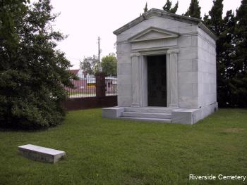 Family Monument Photo
