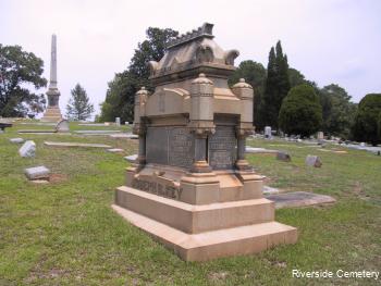 Family Monument Photo