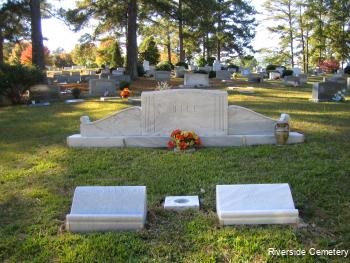 Family Monument Photo