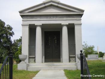 Family Monument Photo