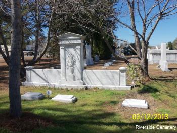 Family Monument Photo
