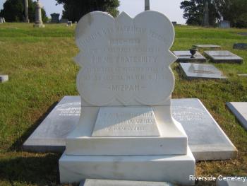 Family Monument Photo