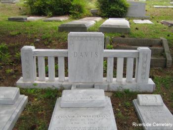 Family Monument Photo