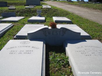 Family Monument Photo